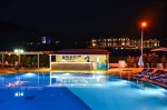 Bar lângă piscină