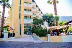 Intrarea la hotel