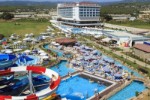 Hotel cu piscină