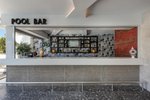 Bar langa piscina 