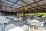 Bar lângă piscină