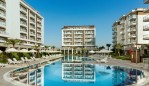 Hotel cu piscină