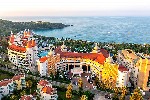 Vedere a hotelului si a plajei