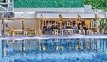 Bar lângă piscină