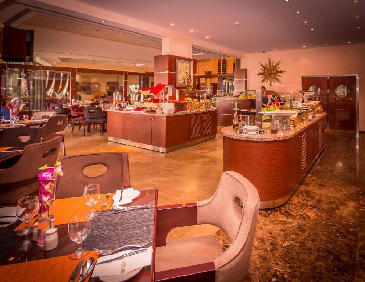 City Center Hotel si Formula 1 Grand Prix Ticket – fotka 4