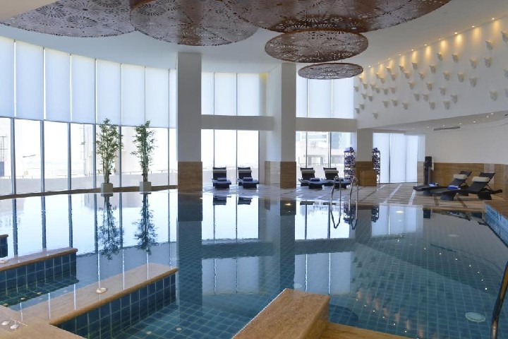 Piscina interioara