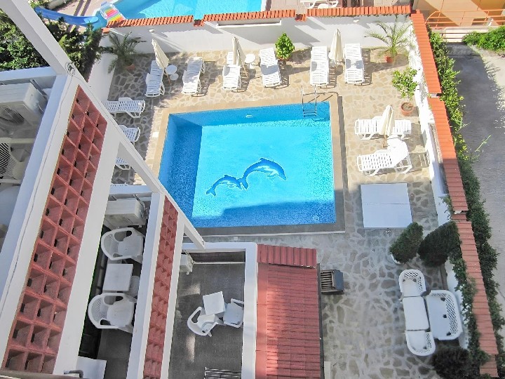 Hotel cu piscină