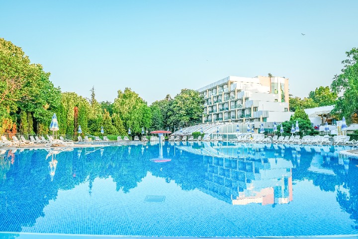 Piscină
