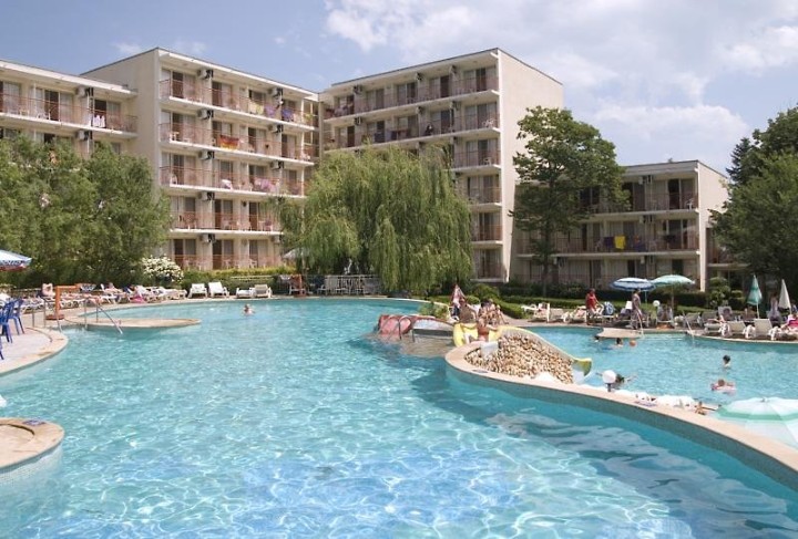 Hotel cu piscină