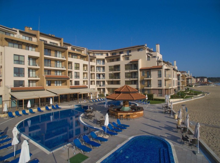 Hotel cu piscină