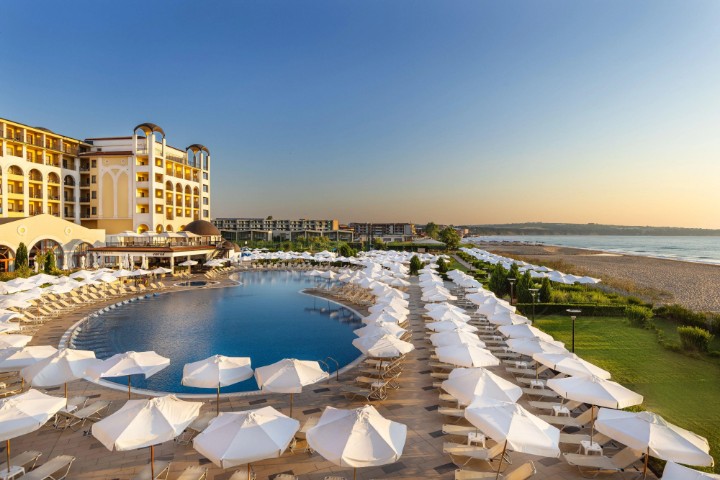  Hotel cu piscina