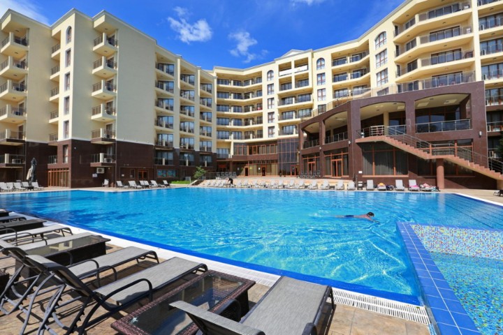 Hotel cu piscină
