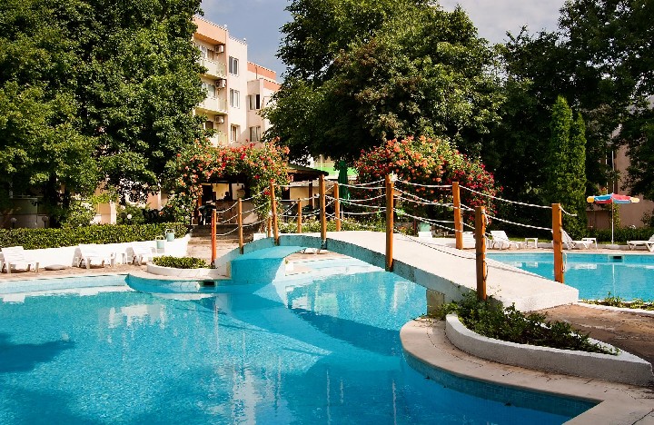 Piscină