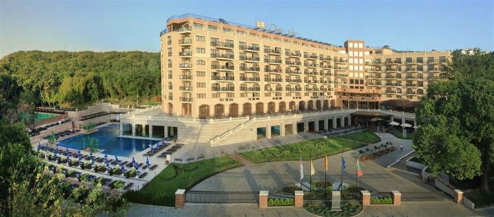 Hotel cu piscină