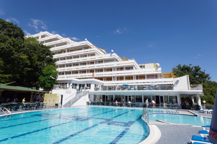 Hotel cu piscină