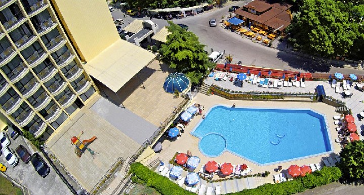 Piscină