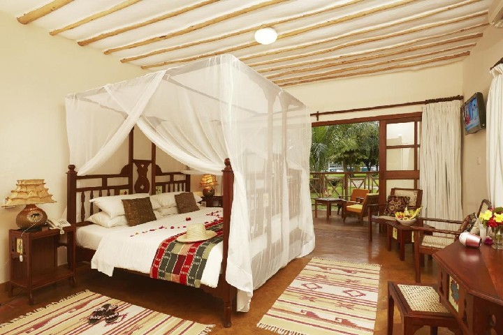 Neptune Palm Beach Boutique Resort & Spa and Safari Tsavo Explorer RO – fotka 5
