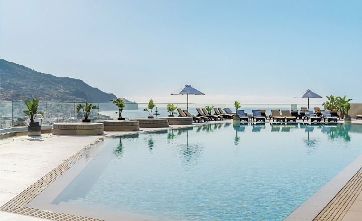 Piscină