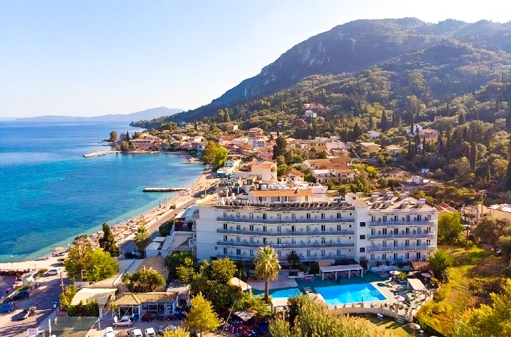 Hotelul ?i împrejurimile