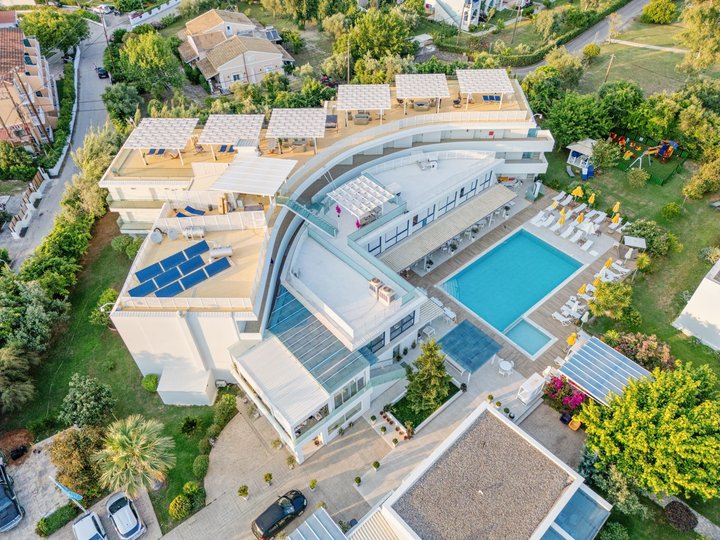 Hotel cu piscină