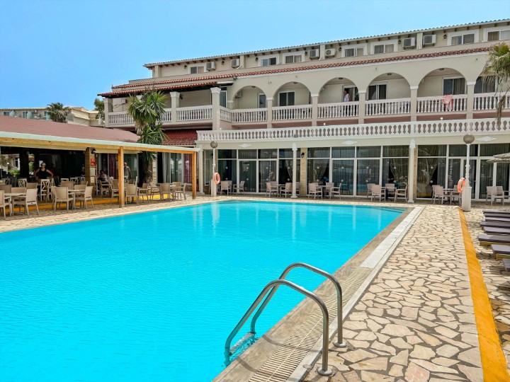 Piscină