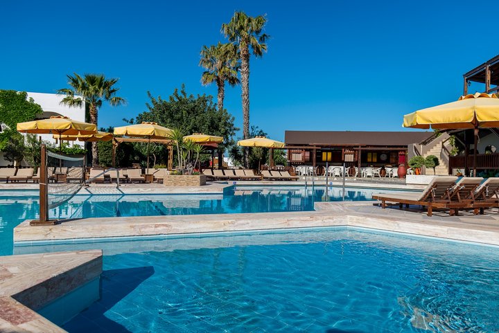 Piscină