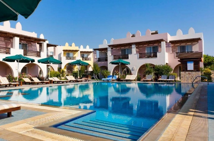 Hotel cu piscină