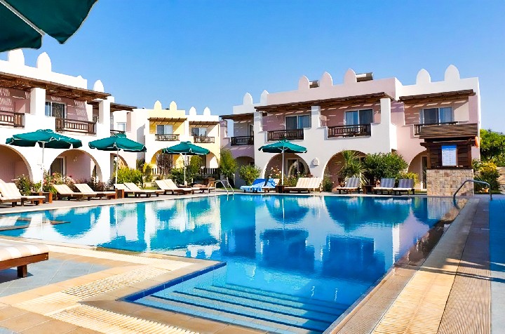 Hotel cu piscină