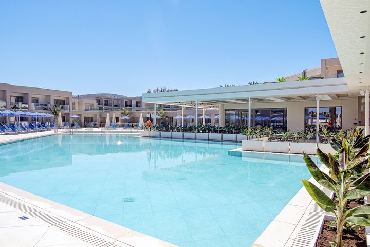 Piscină