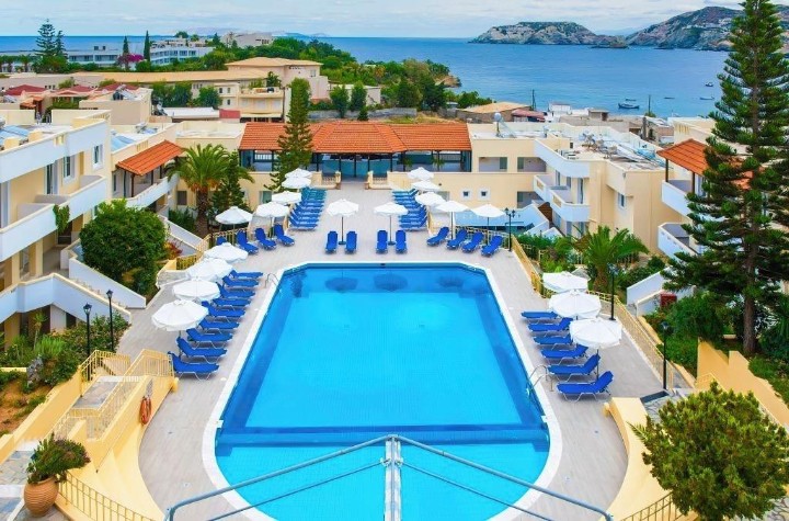 Hotel cu piscină