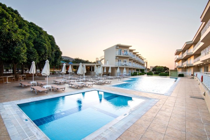 Piscină