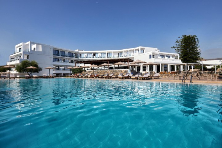 Hotel cu piscină