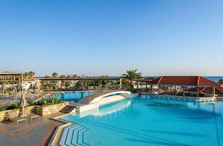 Piscină