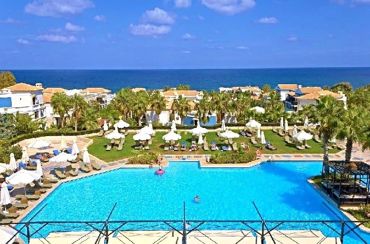 Piscină