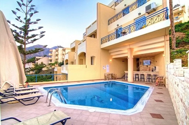 Hotel cu piscină
