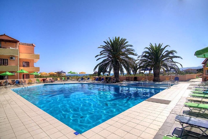 Piscină