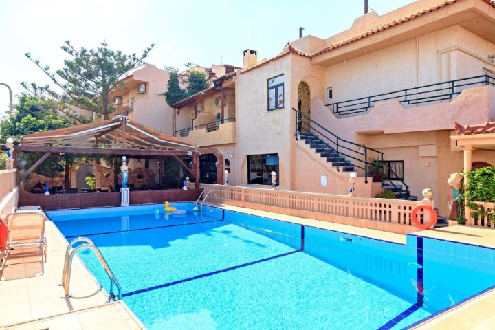 Hotel cu piscină