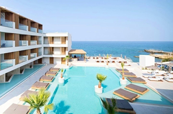 Piscină