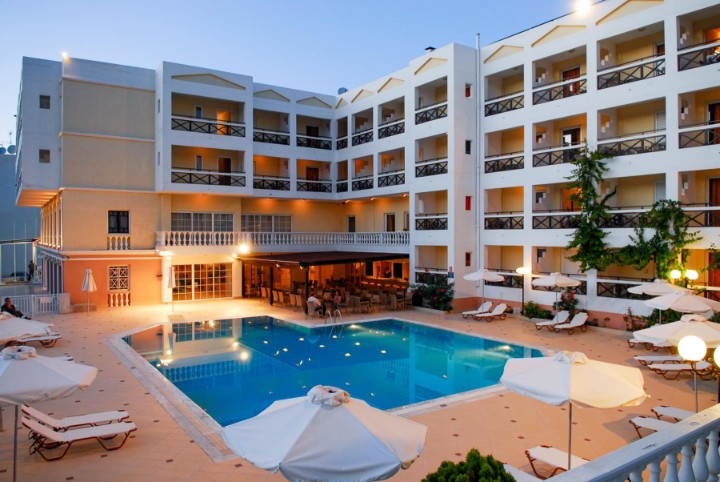 Piscină