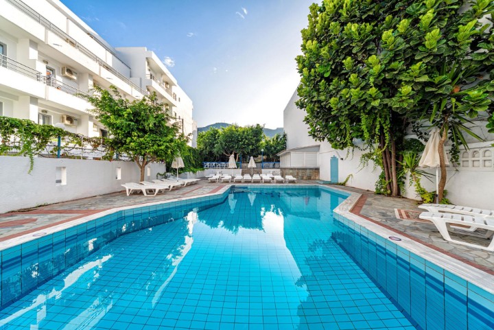 Piscină