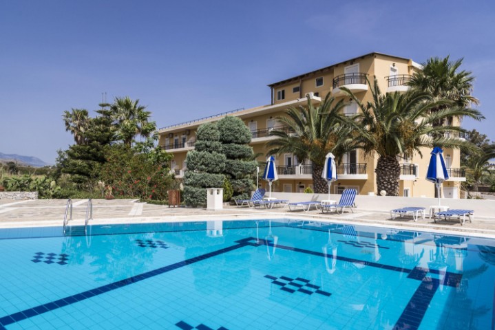 Hotel cu piscină