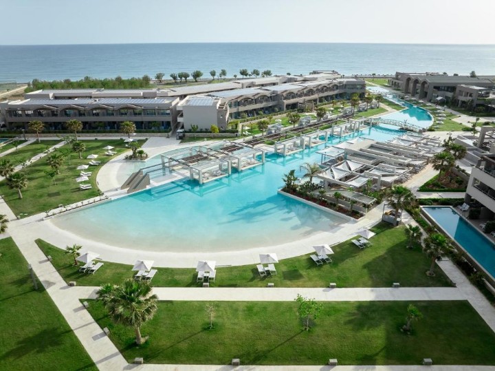Hotel cu piscină