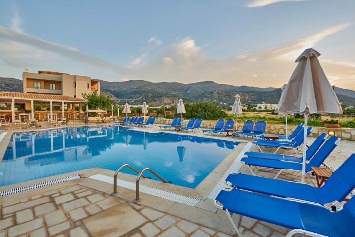Piscină