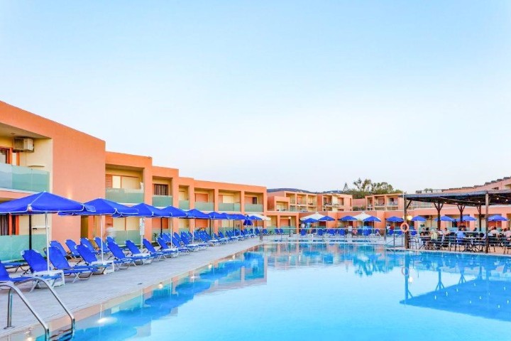 Piscină