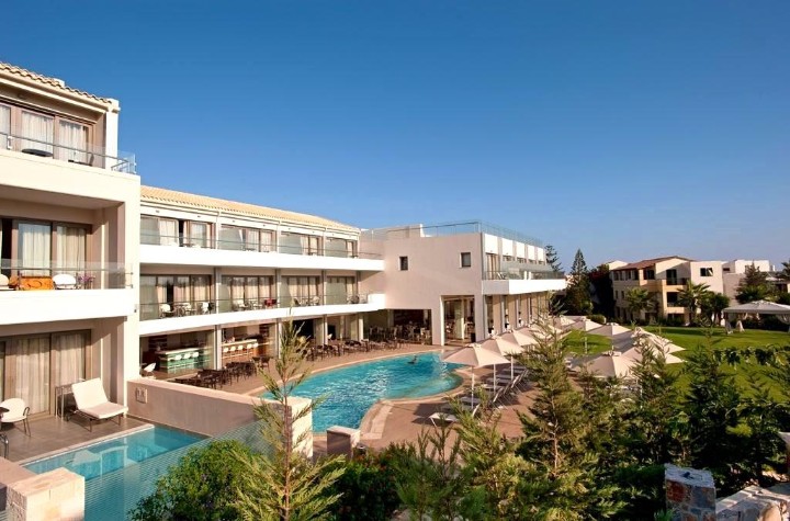 Hotel cu piscină