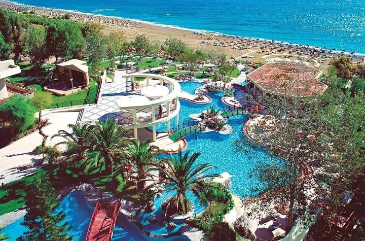 Vedere la piscină