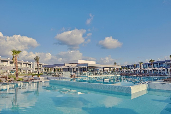 Hotel cu piscină