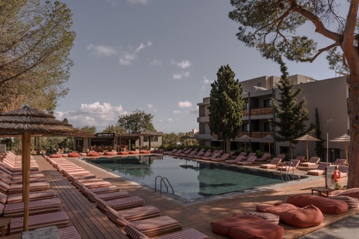 Hotel cu piscină