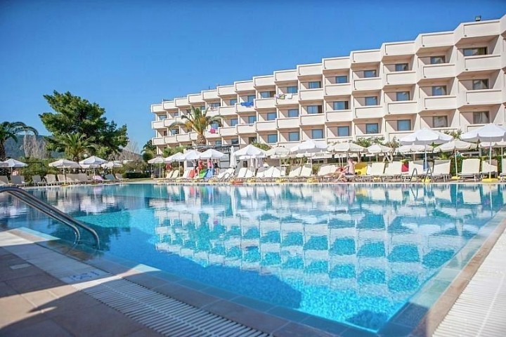 Piscină