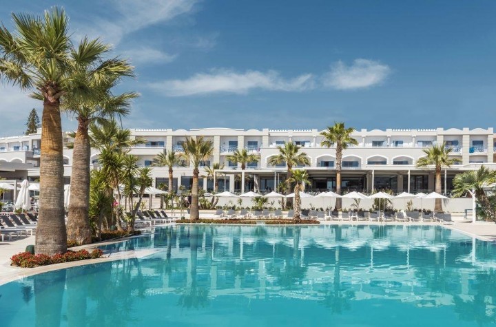 Hotel cu piscină